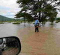 Kenyan Cop Spotted Commanding Traffic in a Flooded Road Hailed