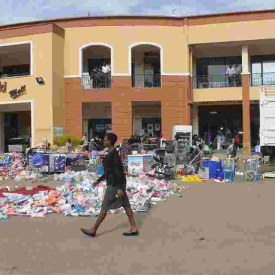 Residents Loot Stock as Nakumatt is Evicted from Mall