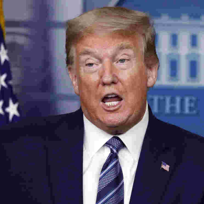 Trump Signs Executive Order Suspending Green Cards Issuance