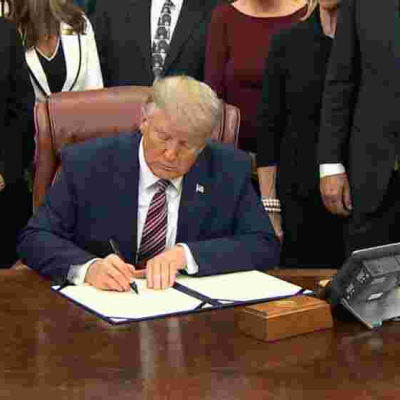 Trump to Sign New Executive Order Freezing Green Cards, Visas for Foreign Workers