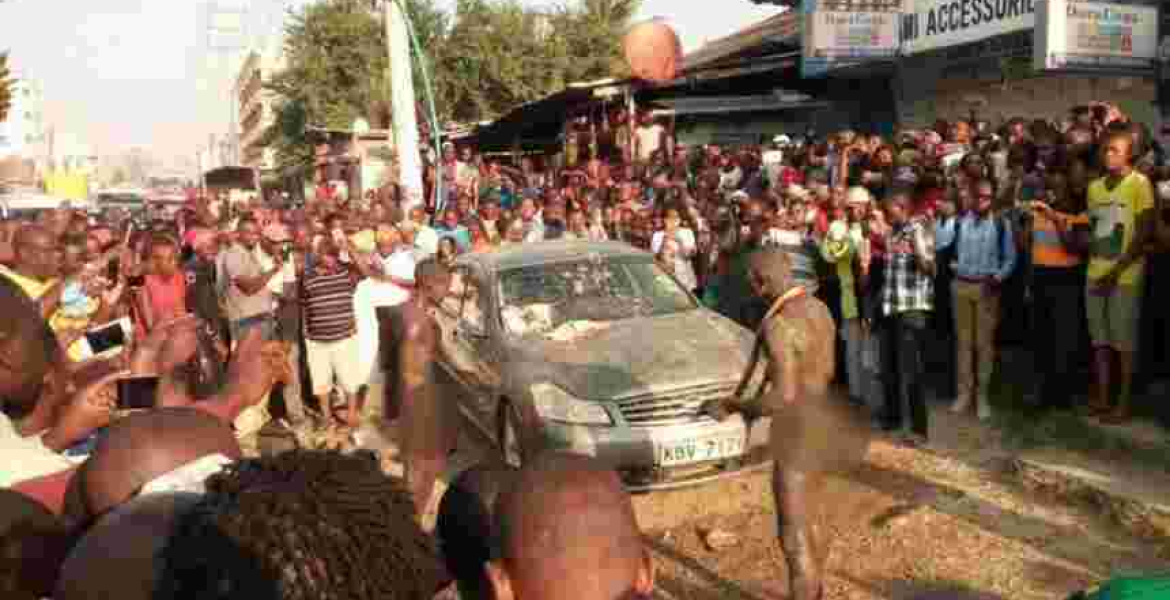 Mombasa Car Robbers Strip Naked, Dance with Snake after Suspected 'Evil Spell'