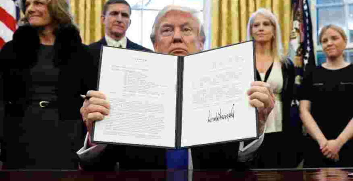 Trump Mulls New Executive Order to Replace Travel Ban