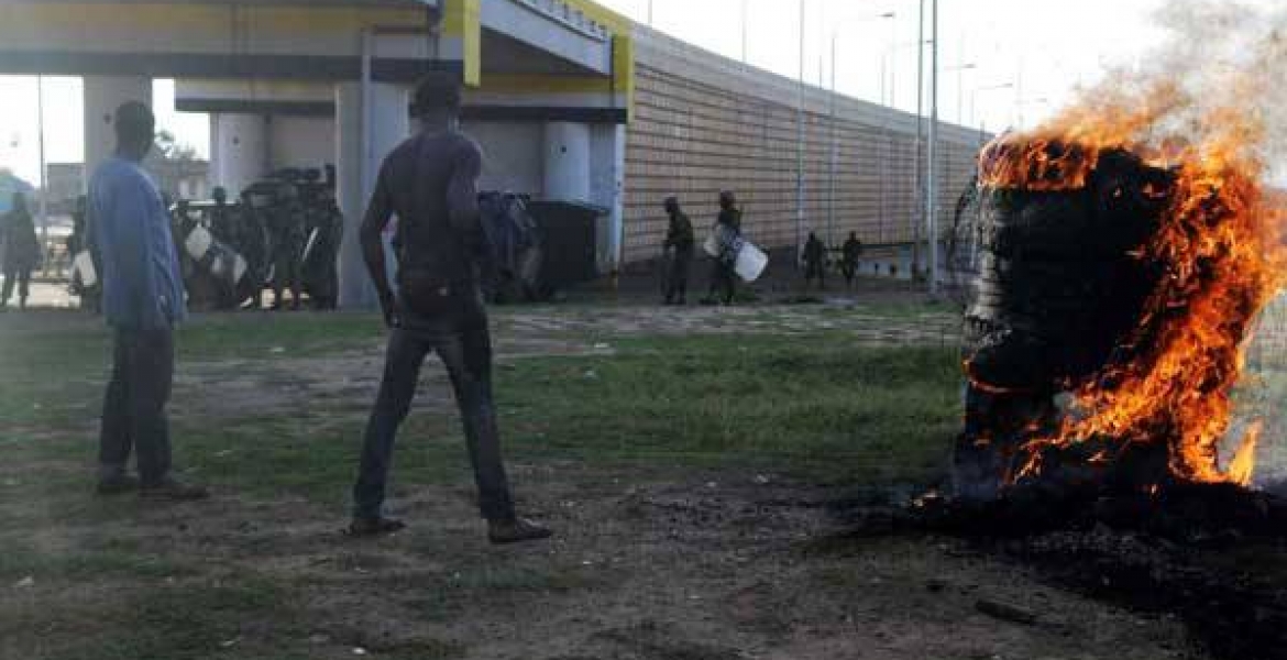 Irate Youths Protest, Light Bonfires to Demand Miguna Miguna's Release