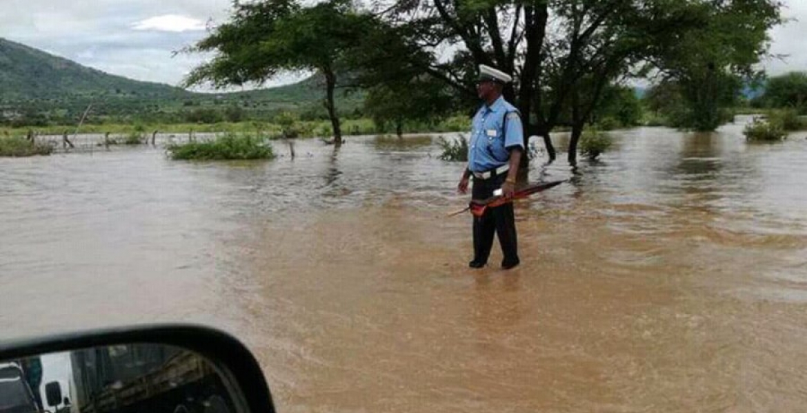 Kenyan Cop Spotted Commanding Traffic in a Flooded Road Hailed