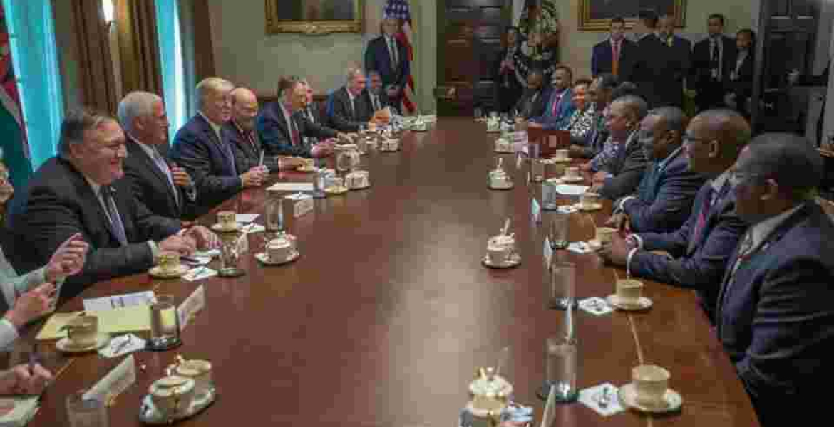 Why This White House Meeting Photo Between President Uhuru and Trump has Caught the Eye of Kenyans Online