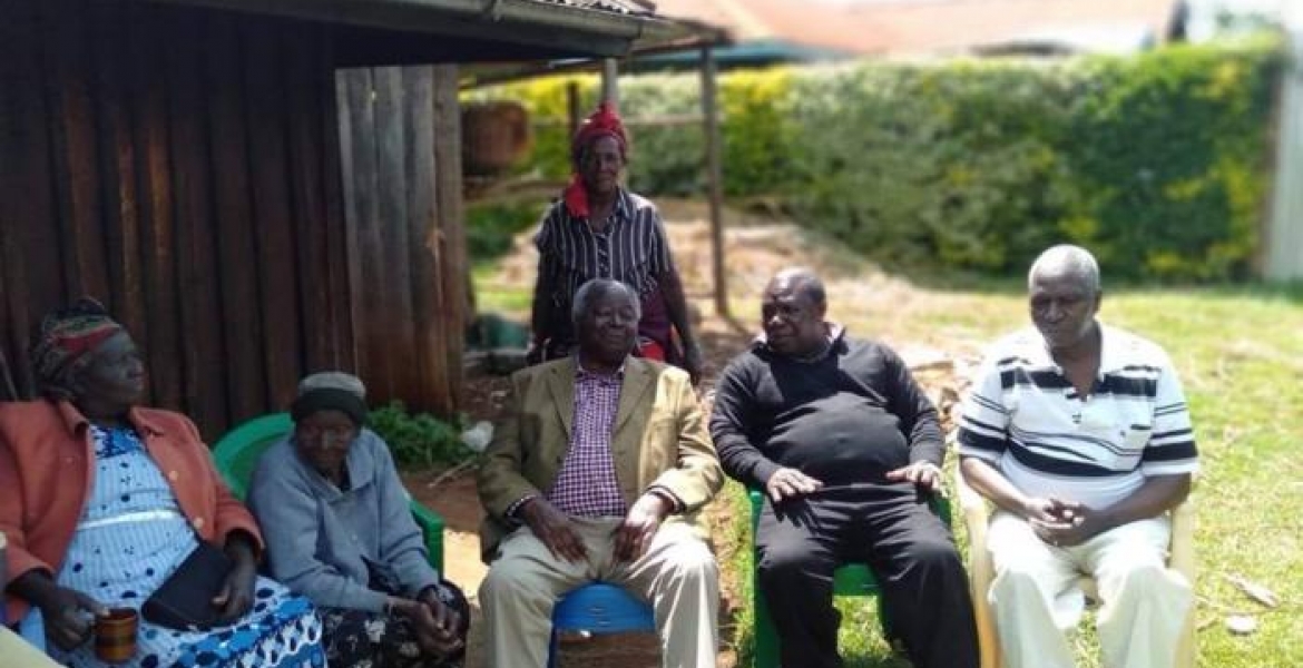 Why Photo of Retired President Mwai Kibaki Visit to His Sister’s Home on Christmas Has Baffled Kenyans Online