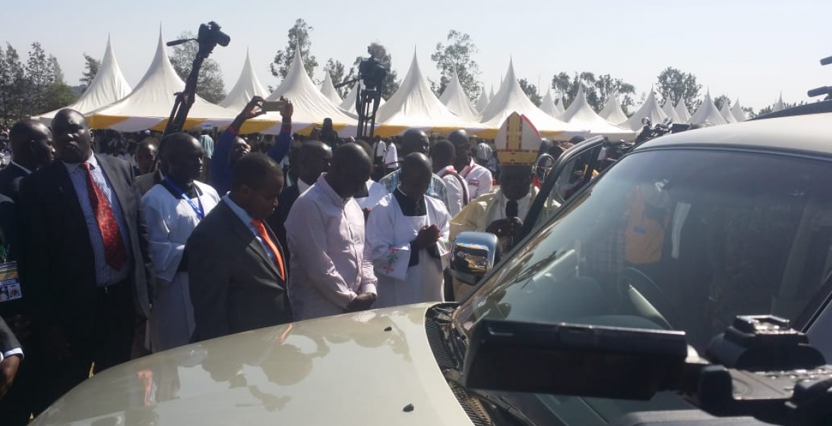 Deputy President William Ruto Gifts New Kisumu Archbishop Anyolo with Brand New Car