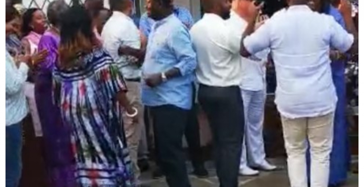 Video of President Uhuru, Joho, Odingas Dancing During Raila's Birthday Party Goes Viral Online