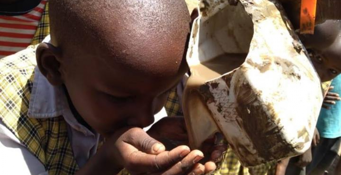 Heartbreaking Photo of School Girl Drinking Muddy Water Angers Kenyans Online