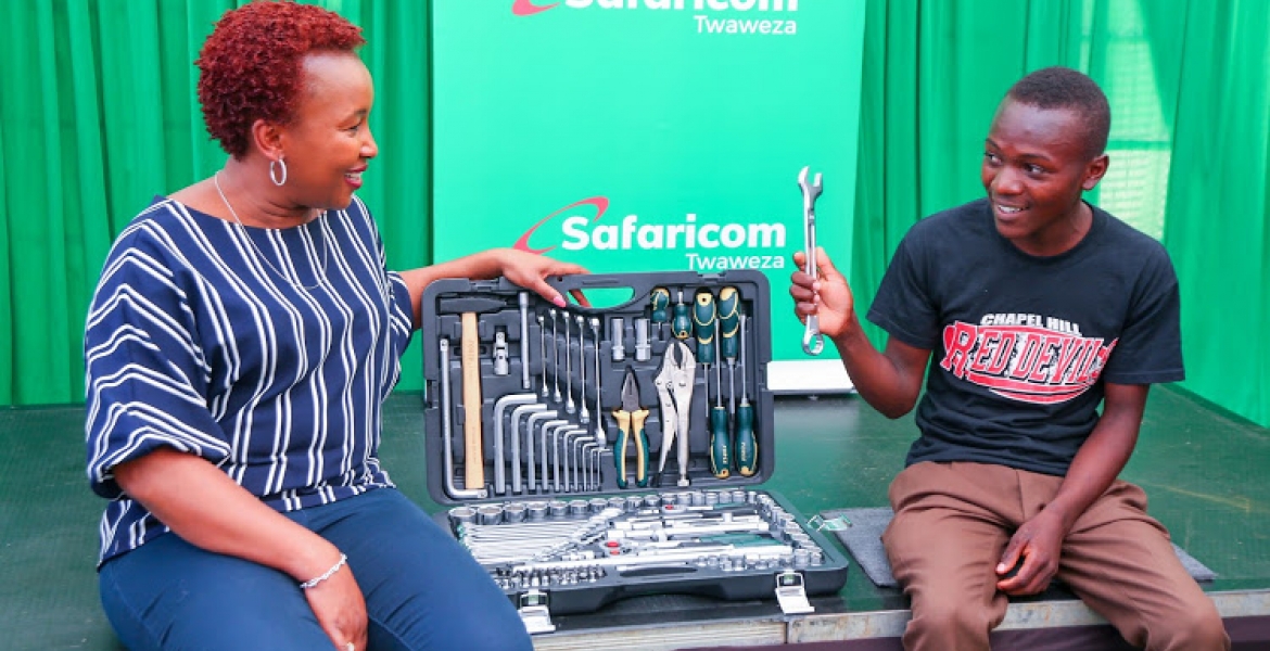 19-Year-Old Kenyan Man Crowned Safaricom's 30 Millionth Customer, Awarded Sh300,000