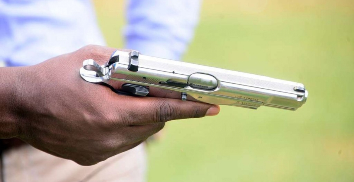 Kenyan Police Officer Posts Suicide Note on Colleagues' WhatsApp Group Before Killing Self