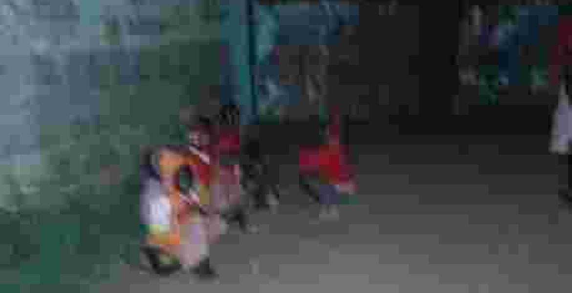 Photo of Small Kenyan Kids Waiting Outside School Gate at 5:30am Causes a Stir Online