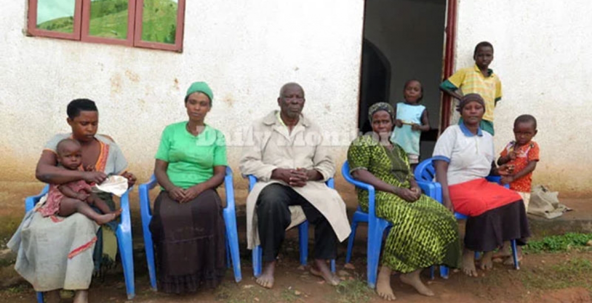 94-Year-Old Father of over 100 Children Marries 4 New Wives