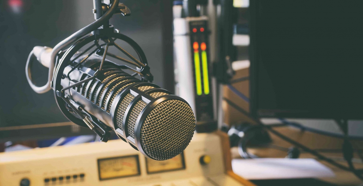 Tanzania Gov’t Warns Media Houses against Hiring Non-Journalist DJs, Comedians