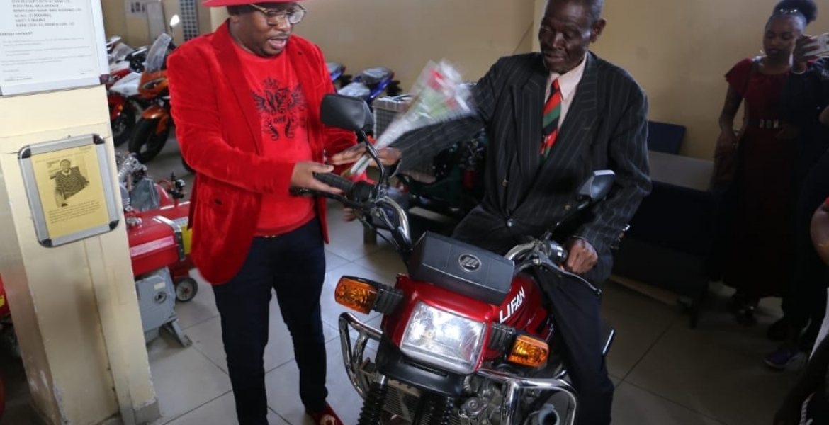 76-Year-Old Man Who Cycled 223Km to Attend Moi's Burial Receives Motorbike, Posho Mill from Sonko