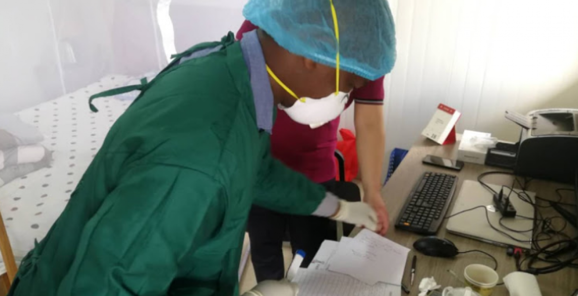 Kenyan Medics Scamper for Safety as Ailing Chinese Nationals are Brought to the Hospital