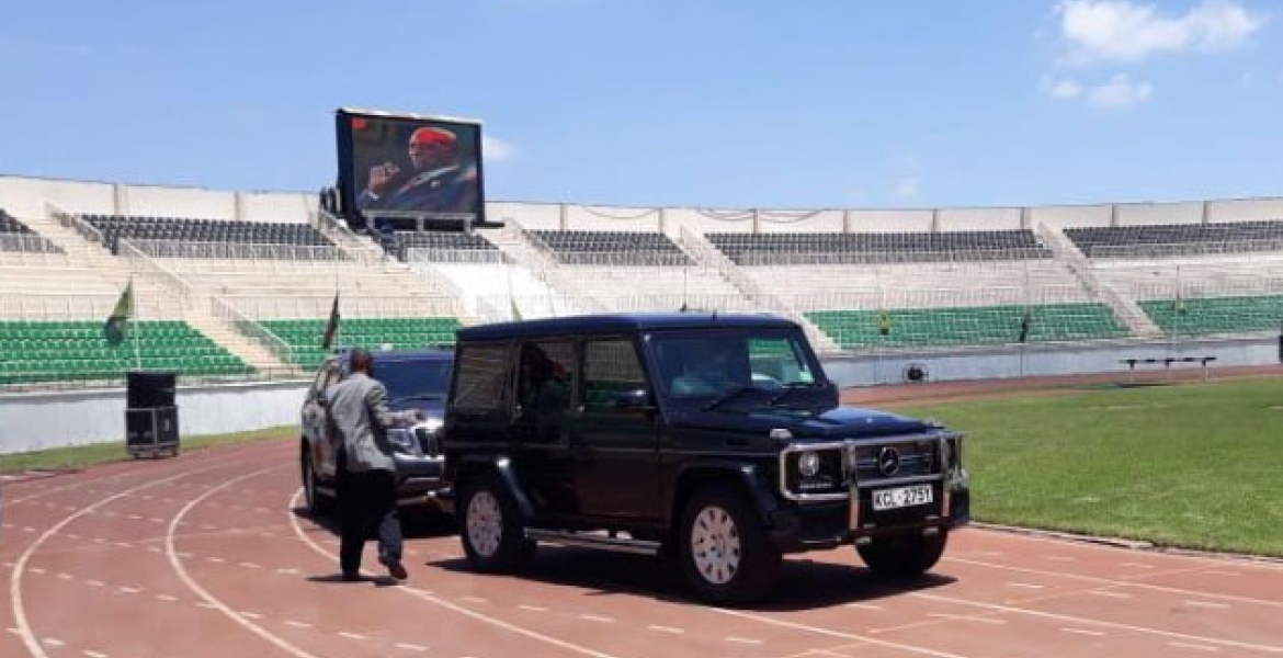 Uhuru Drives Himself to Nyayo Stadium in Nairobi