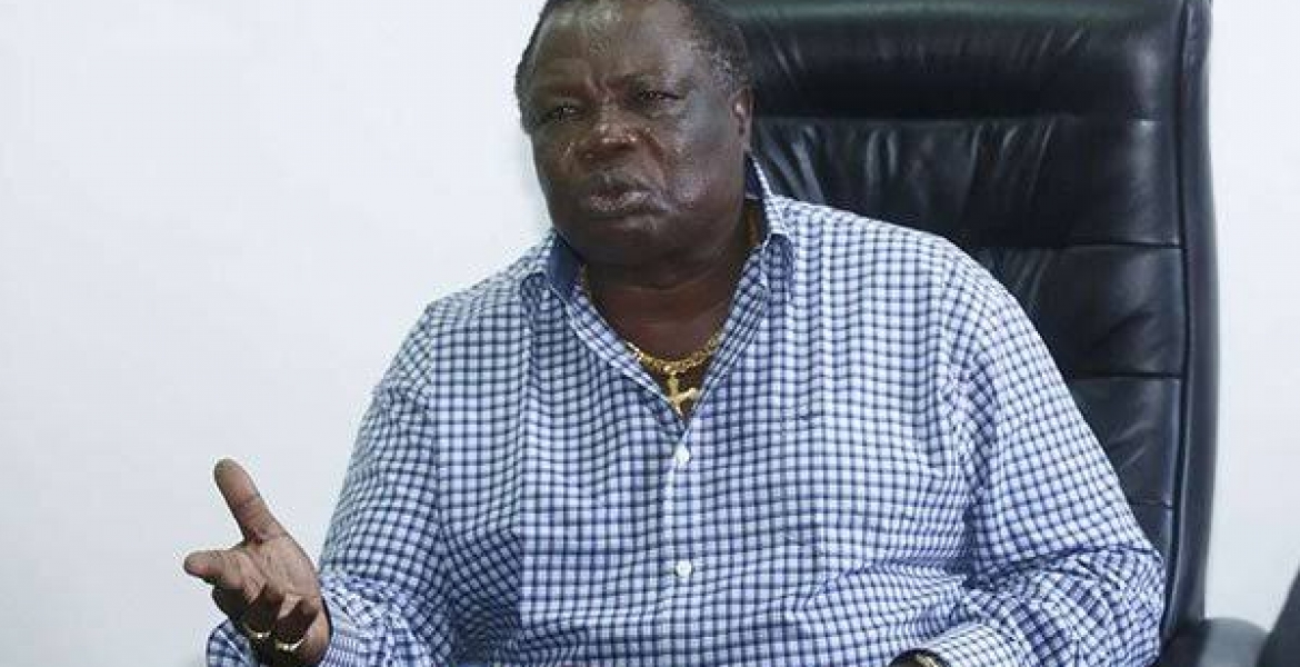 Angry Francis Atwoli Smashes His Smartphone On the Floor During Press Briefing