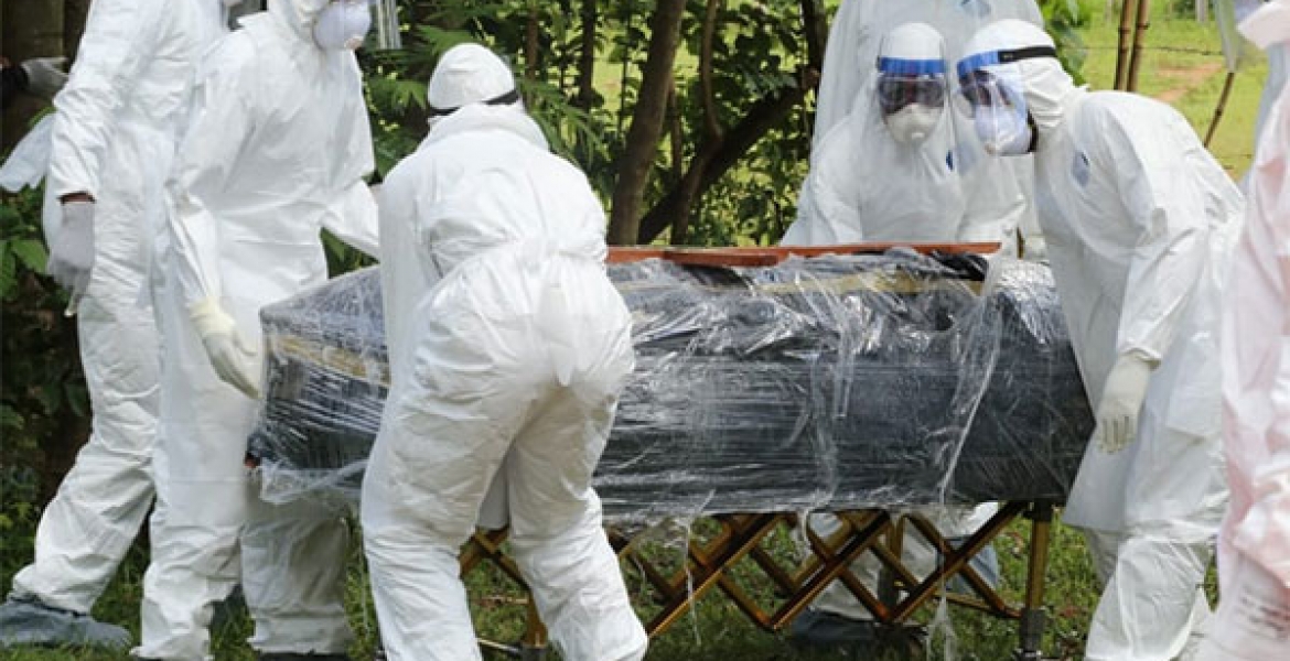 Kenya Reviews Protocols for Burial of Covid-19 Victims, to Get Rid of 'Men in White'