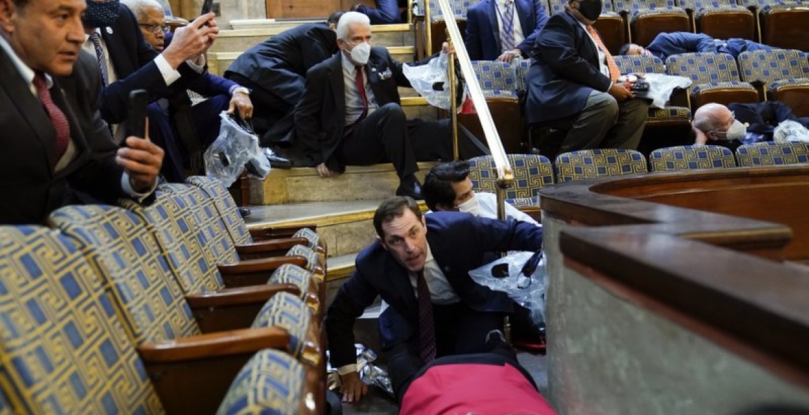 Trump Supporters Storm US Capitol, Clash with Police