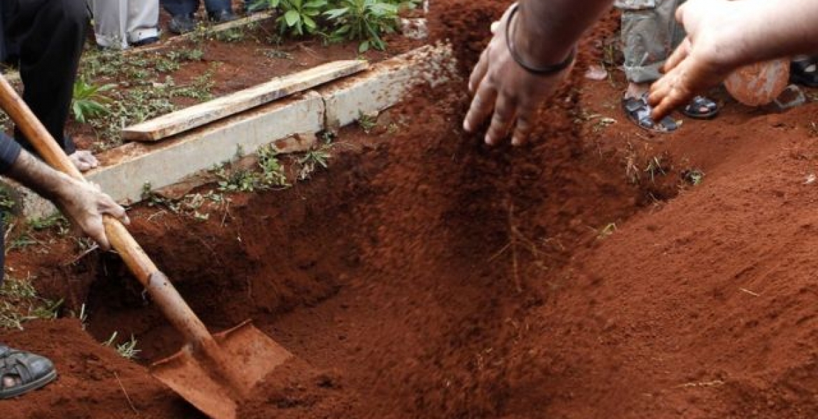 Kenyan Man Collapses and Dies While Addressing Mourners at His Wife's Burial
