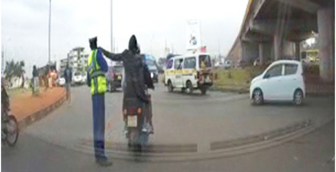 Video Shows Daring Muggers Snatching Phone from a Police Officer in Nairobi