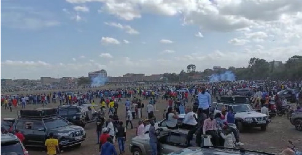 Police Fire Teargas as Chaos Erupt During Ruto’s Rally at Jacaranda Grounds