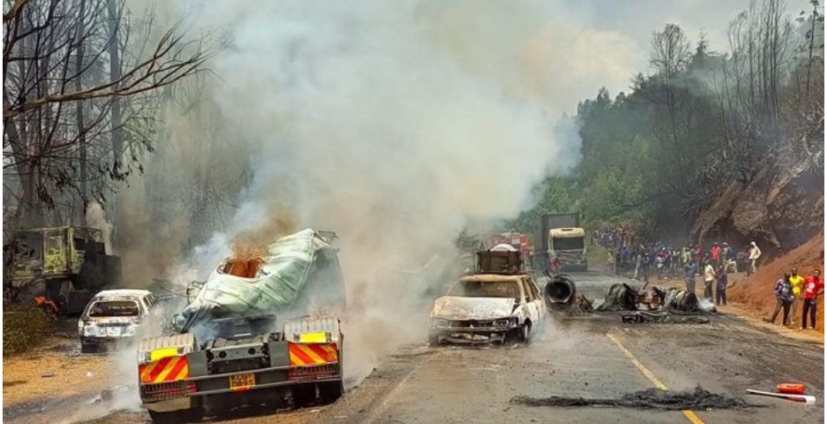 Several Cars Burnt along  Nairobi-Mai Mahiu Road as Trailer Transporting Gas Cylinders Explodes