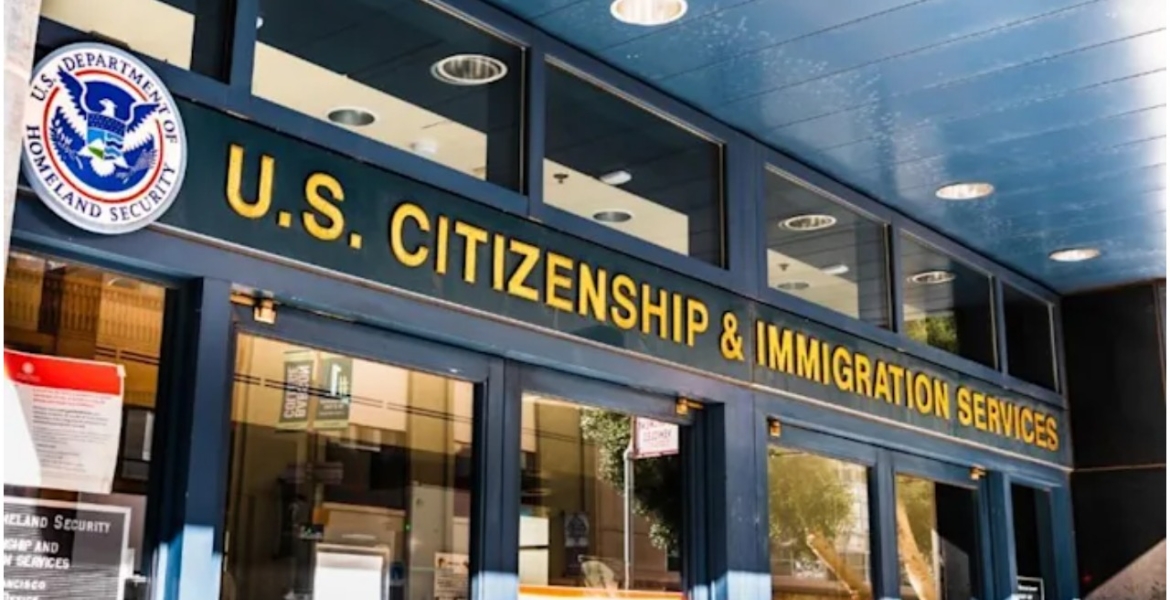 US to Extend Some Expiring Immigrant Work Permits for 18 Months