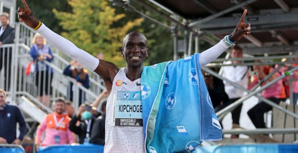 Kipchoge Pockets Sh13.7 Million After a Record-breaking Berlin Marathon Victory