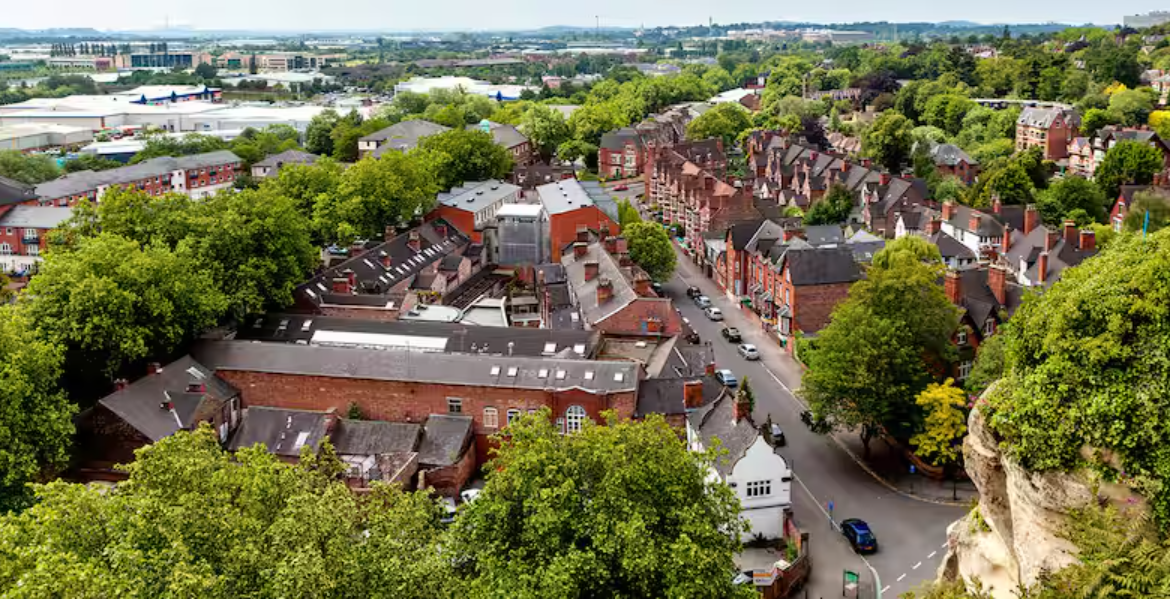 UK to Enforce Annual English Tests for Migrant Graduates