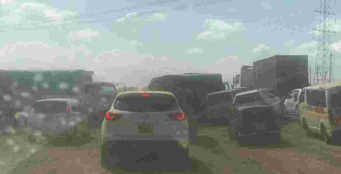 Heavy Traffic Forces Drivers to Abandon Cars on Nairobi-Nakuru Highway