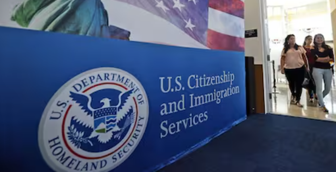 Trump Administration Suspends Immigration Processing for 770,000 Parole Program Migrants