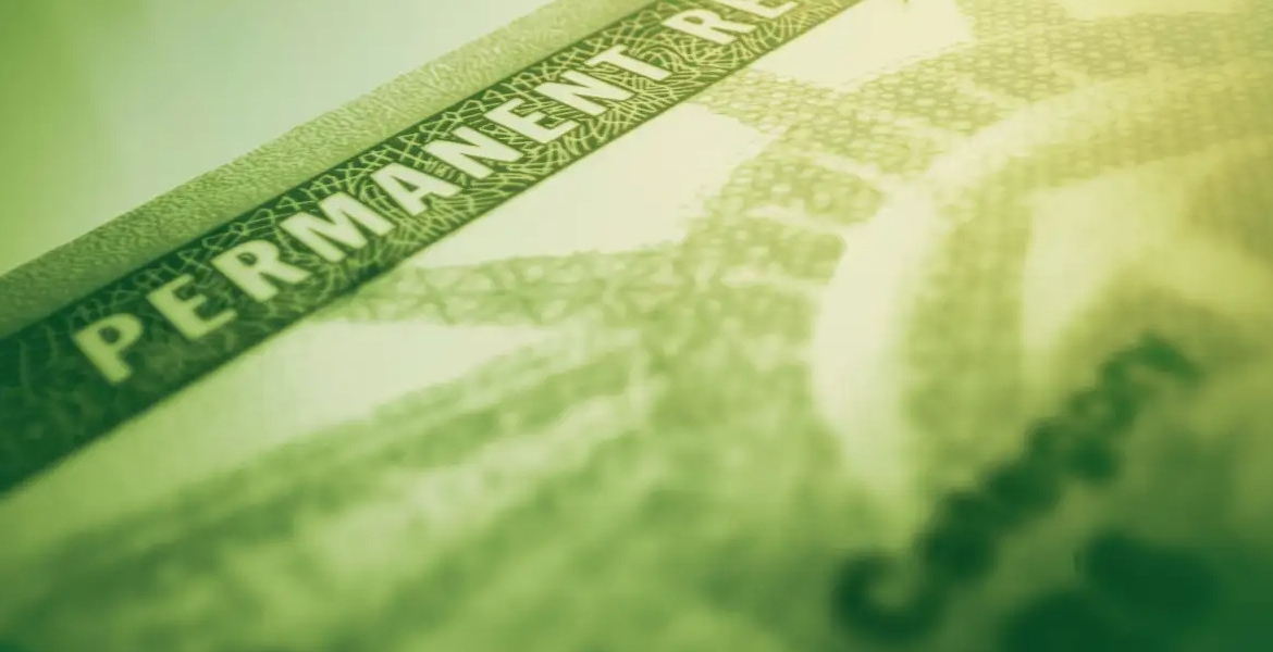 5 Critical Privacy Strategies for Green Card Holders at US Airports