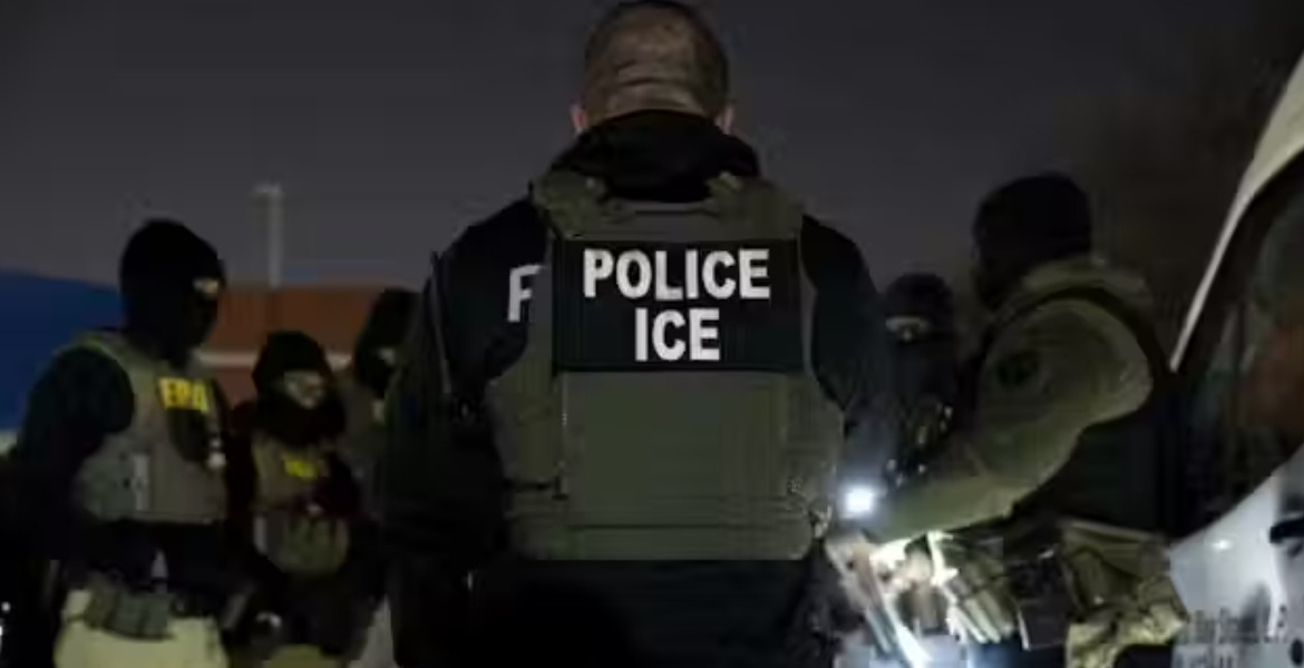 Police ICE Does This Viral App Help Immigrants Evade Enforcement in US Cities—Is it Legal?