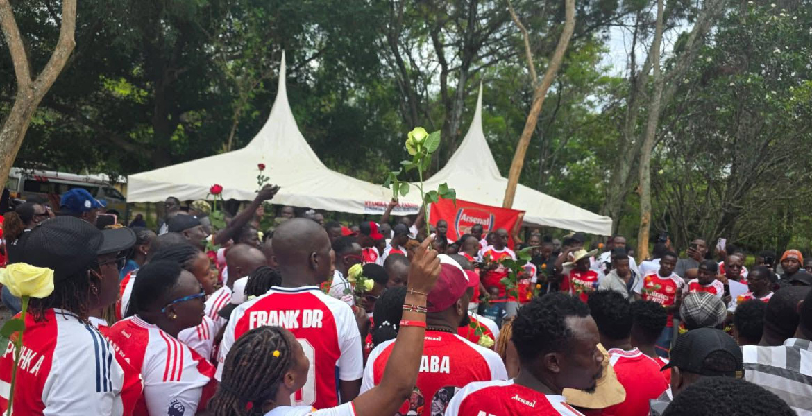Arsenal Fans Arsenal Fans and Kikuyu Elders Honour Raila Odinga in Bondo
